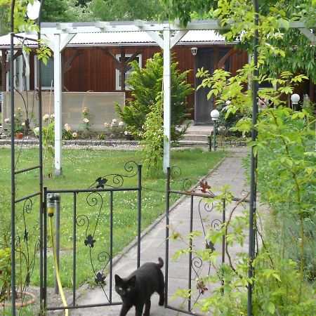 Bungalow im Märchengarten Krauschwitz Exterior foto